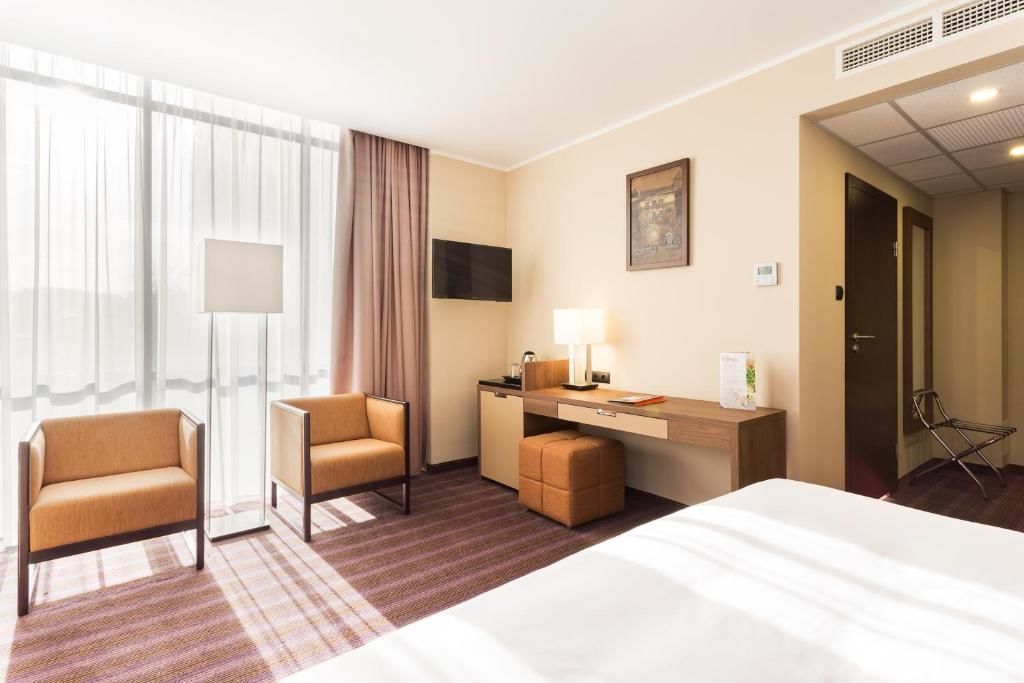 Отель Hotel DeSilva Premium Poznań Познань